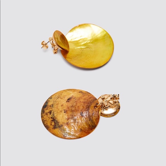 Zara, Yellow/Gold enamelled shell earrings. - Picture 2 of 3